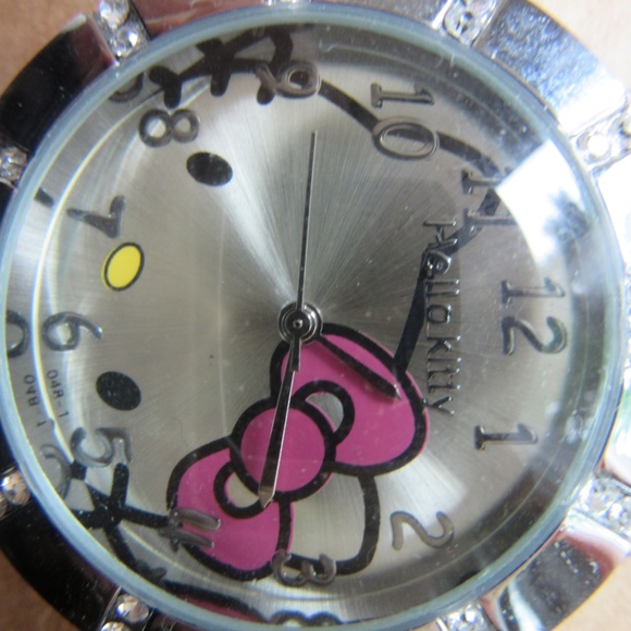 Adorable Hello Kitty Watch - Picture 4 of 4